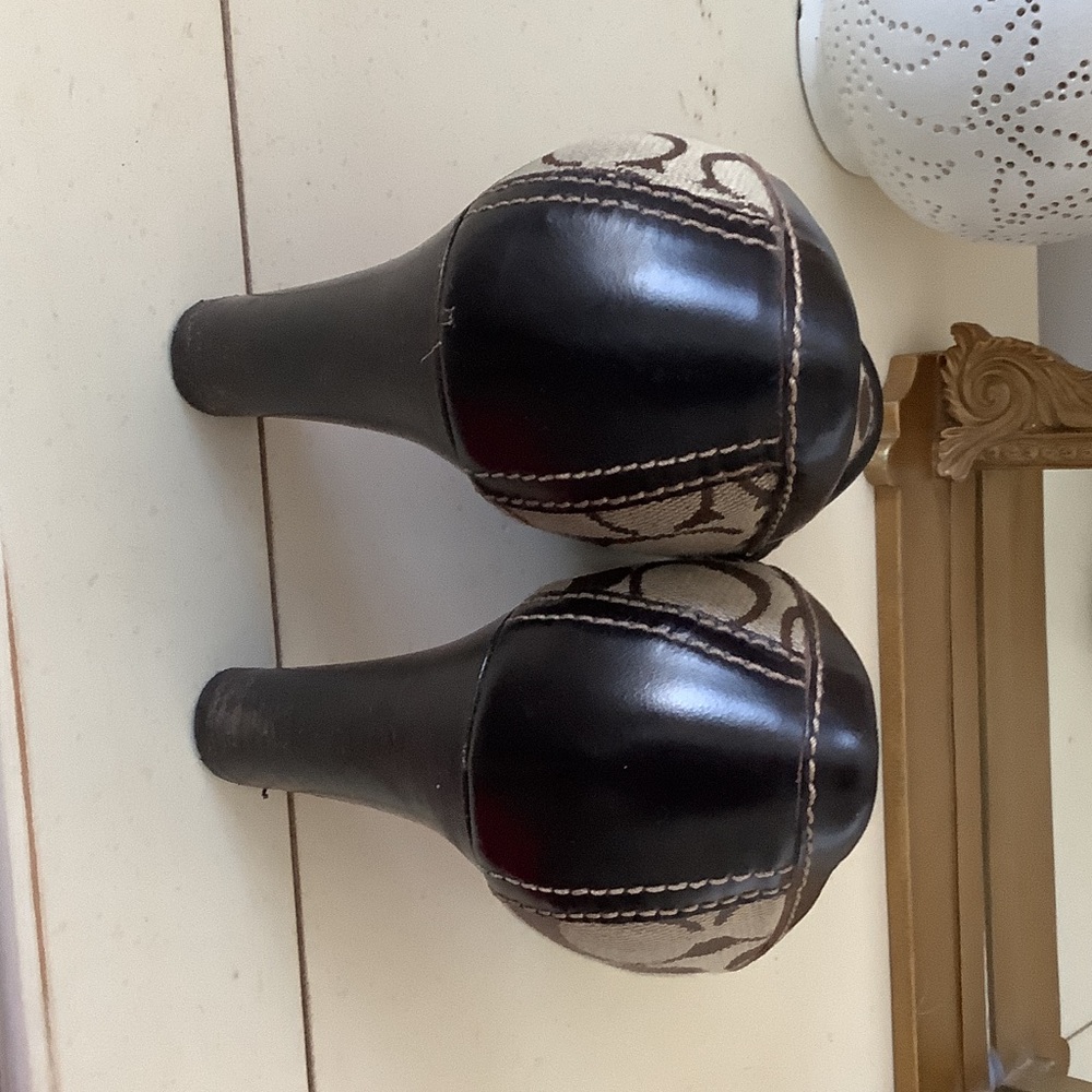 Coach Brown and Black Heels with Signature PatternVintage 8 1/2 - Picture 5 of 5